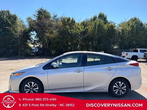 Used 2017 Toyota Prius Prime Premium image 4