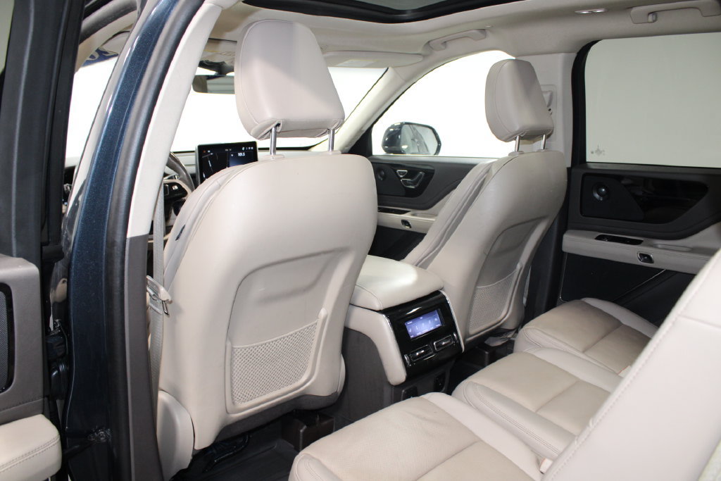 Used 2023 Lincoln Aviator Reserve w/ Equipment Group 201A AWD/4WD image 26