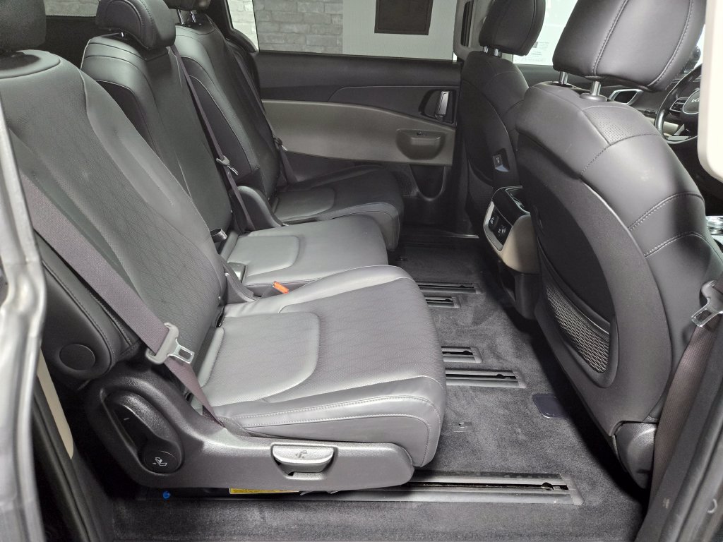 Used 2025 Kia Carnival SX FWD image 53