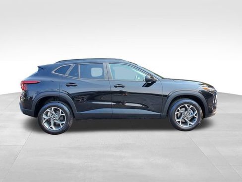 Used 2024 Chevrolet Trax LT w/ Driver Confidence Package FWD image 6