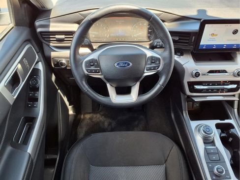Used 2024 Ford Explorer XLT AWD/4WD image 12