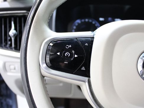 Used 2017 Volvo S90 T6 Momentum w/ Vision Package image 26