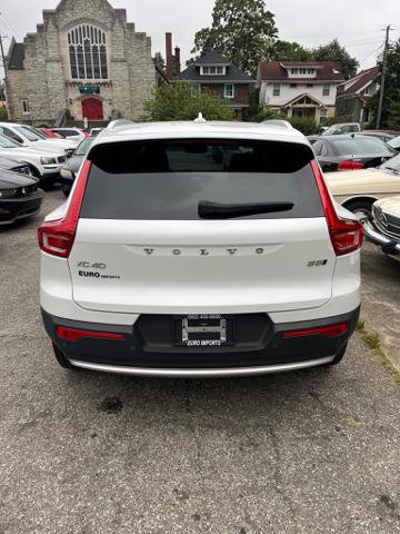 Used 2023 Volvo XC40 B5 Core AWD/4WD image 6