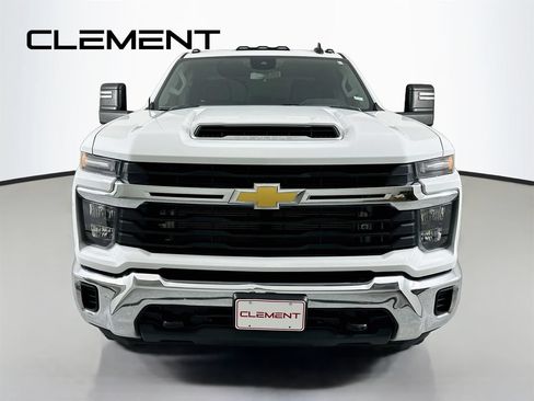 Used 2024 Chevrolet Silverado 3500 LT AWD/4WD image 3