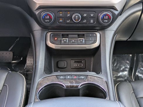 Certified 2023 GMC Acadia Denali w/ Denali Ultimate Package FWD image 21