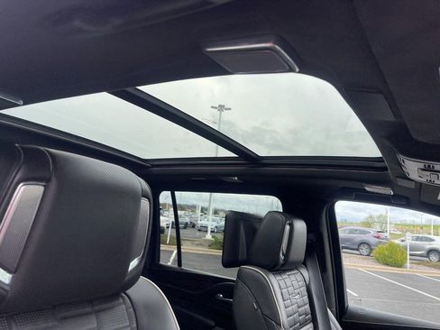 Used 2022 Cadillac Escalade ESV Sport Platinum image 11