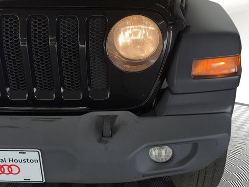 Used 2018 Jeep Wrangler Unlimited Sport S image 11