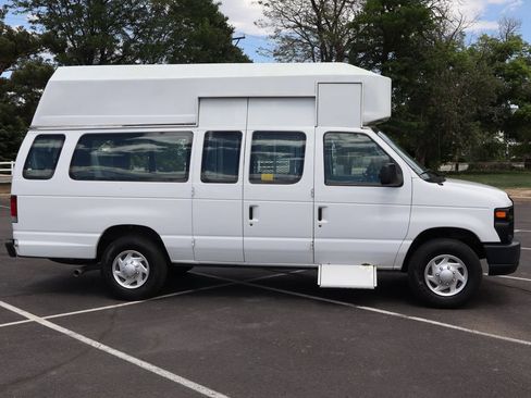 Used 2012 Ford E-350 and Econoline 350 Extended Super Duty w/ PWR Group RWD image 3