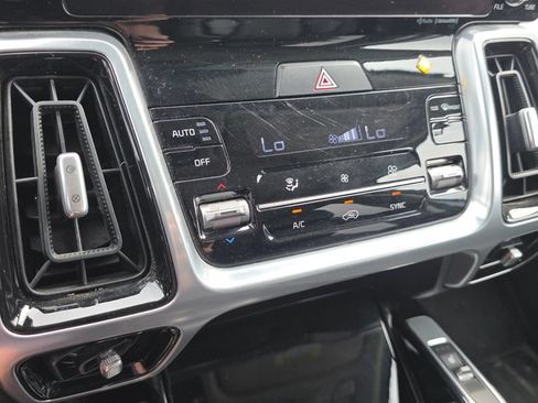 Used 2023 Kia Sorento SX AWD/4WD image 19