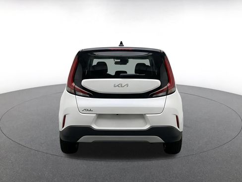 Used 2025 Kia Soul LX w/ LX Technology Package FWD image 8