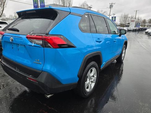 Used 2021 Toyota RAV4 LE image 7