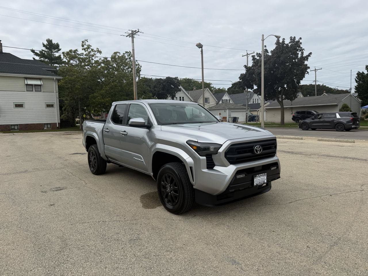Used 2024 Toyota Tacoma SR5 AWD/4WD image 1