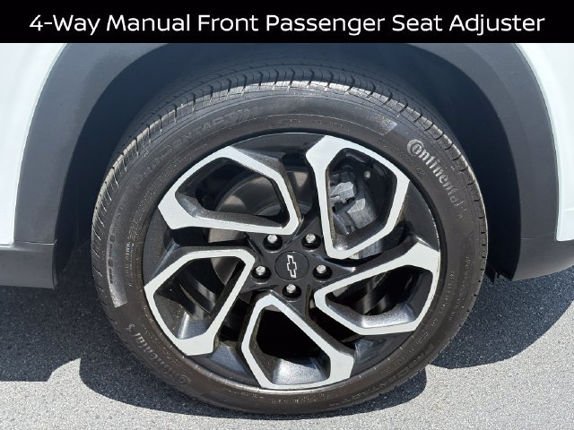 Used 2025 Chevrolet Trax RS w/ Driver Confidence Package FWD image 31