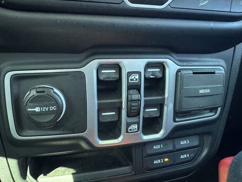 Used 2018 Jeep Wrangler Unlimited Sport S image 27