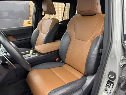 Used 2024 Lexus GX 550 w/ Accessory Package (2T) AWD/4WD image 21
