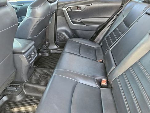 Used 2019 Toyota RAV4 XLE Premium image 31
