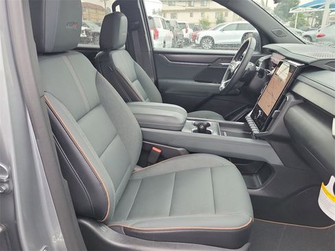 Used 2025 GMC Acadia AT4 image 28