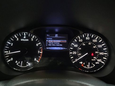 Used 2018 Nissan Pathfinder SV w/ SV Tech Package FWD image 23