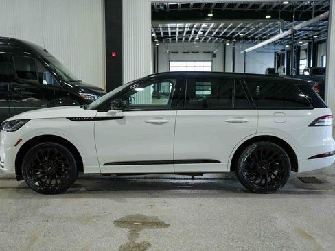 Used 2025 Lincoln Aviator Reserve w/ Jet Appearance Package image 8