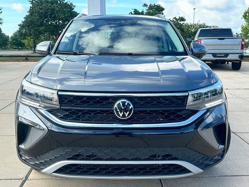 Used 2024 Volkswagen Taos SE w/ Black Wheel Package FWD image 2