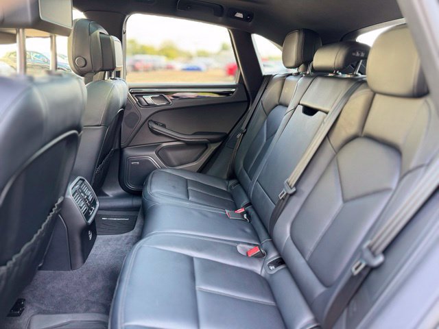 Used 2025 Porsche Macan AWD/4WD image 22