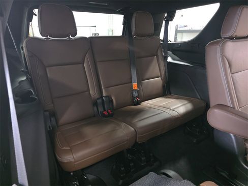 Used 2021 Chevrolet Tahoe High Country image 12