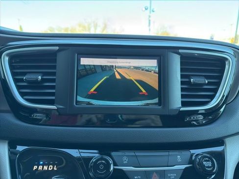 Used 2022 Chrysler Voyager LX image 26