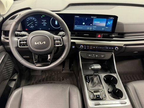 Used 2025 Kia Carnival SX Prestige FWD image 35
