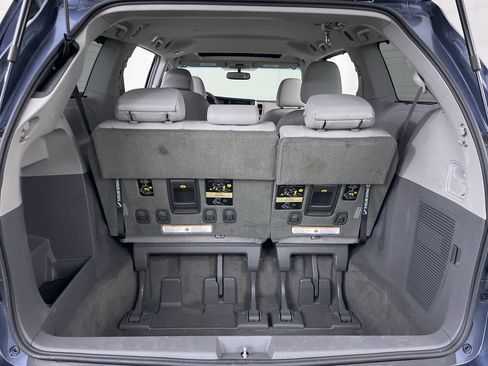 Used 2017 Toyota Sienna XLE Premium AWD/4WD image 23