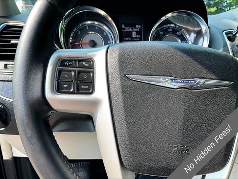 Used 2015 Chrysler Town & Country Touring FWD image 14