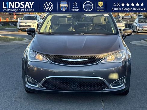 Used 2018 Chrysler Pacifica Touring-L Plus w/ Advanced Safetytec Group image 2