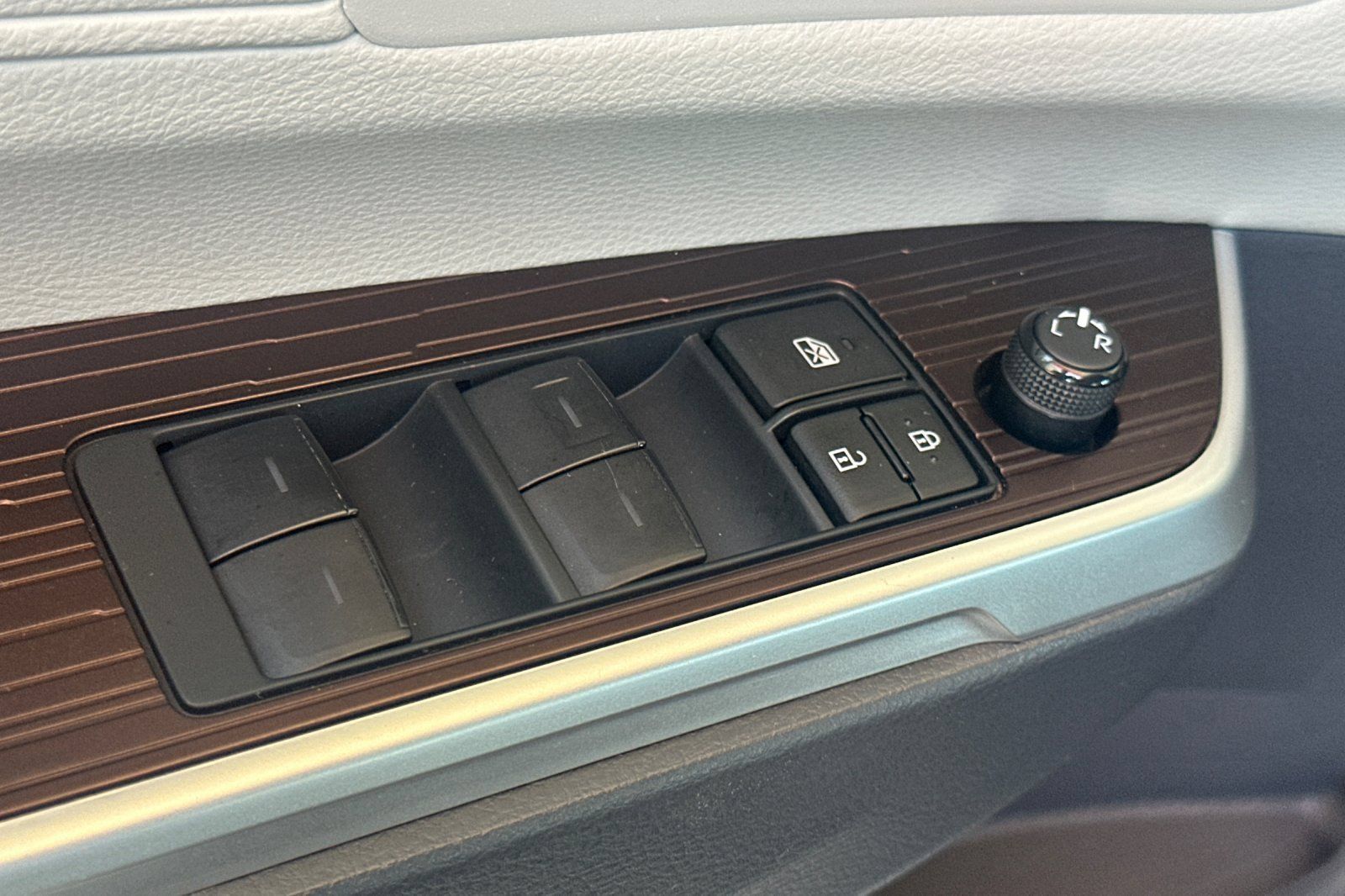 Certified 2024 Toyota Sienna LE AWD/4WD image 14