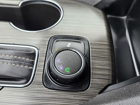 Used 2019 GMC Acadia SLT image 36