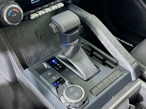 Certified 2025 Toyota Tacoma SR5 AWD/4WD image 17