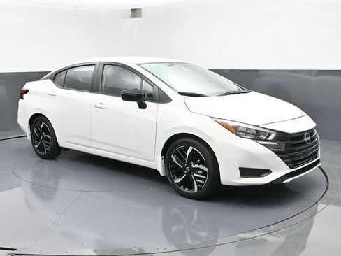 New 2025 Nissan Versa SR w/ Trunk Package FWD image 2