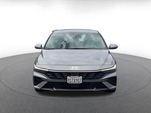 Used 2025 Hyundai Elantra SEL image 3