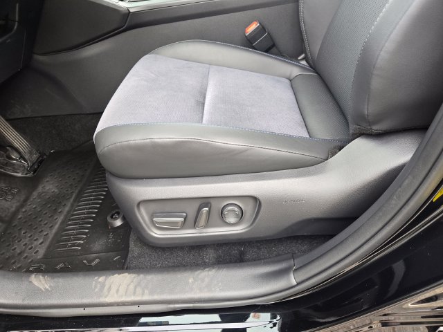 Used 2026 Toyota RAV4 XSE w/ Panoramic Sun Roof Package AWD/4WD image 23