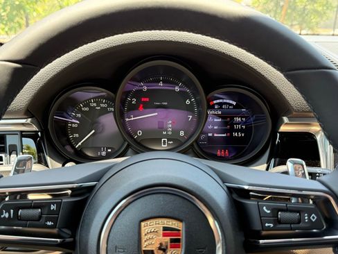 Used 2025 Porsche Macan image 16