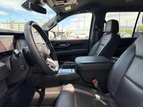 Used 2025 GMC Yukon Denali AWD/4WD image 24