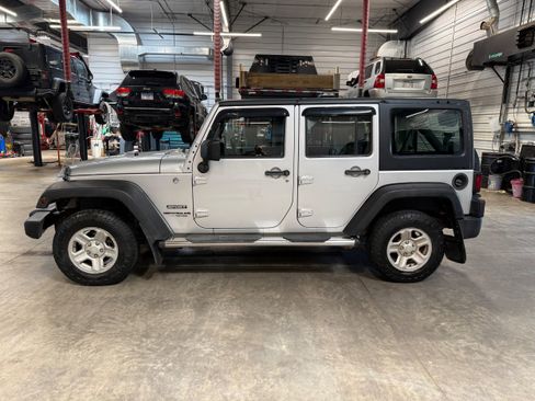 Used 2012 Jeep Wrangler Unlimited Sport AWD/4WD image 32