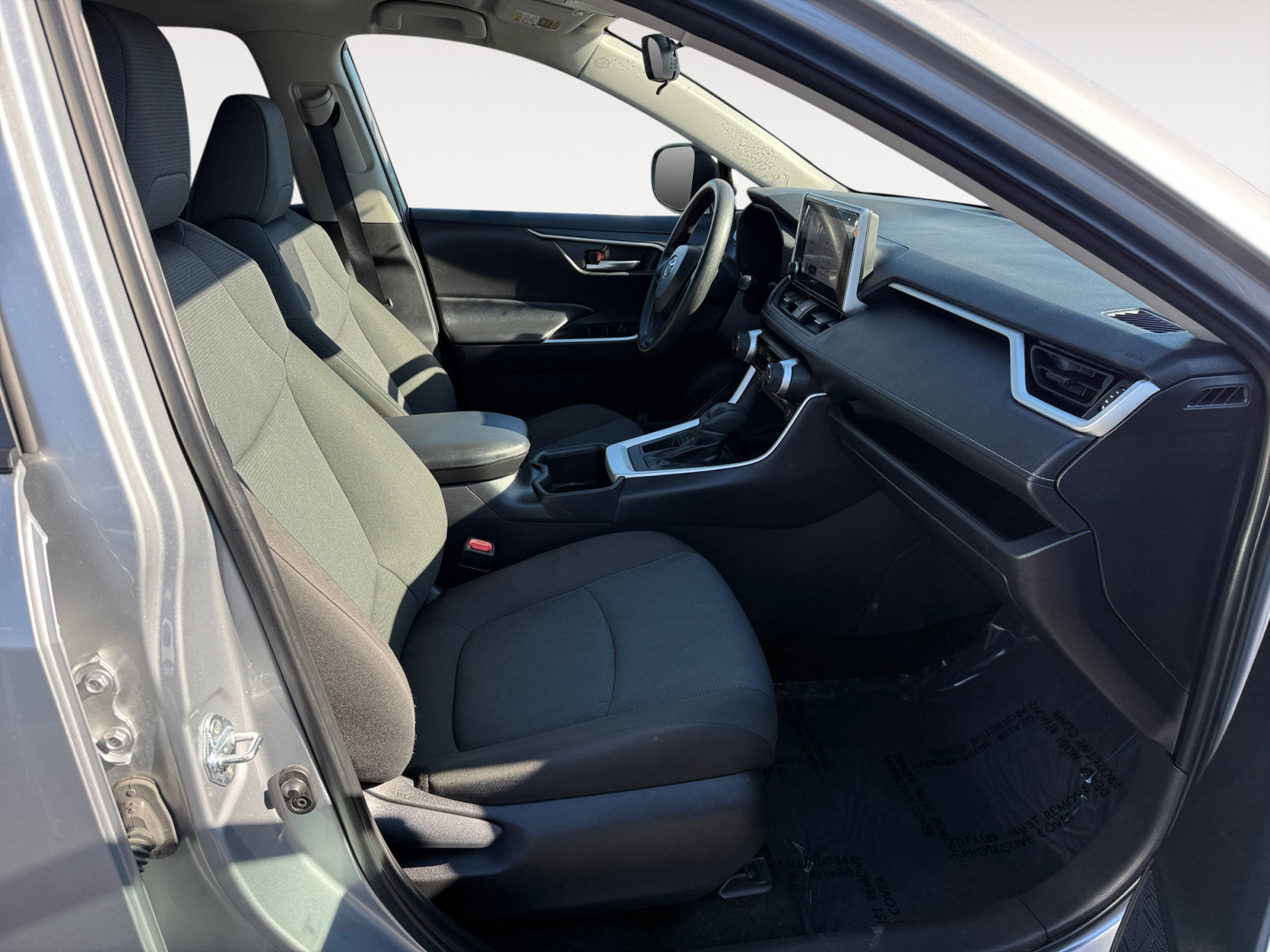 Used 2025 Toyota RAV4 XLE FWD image 19