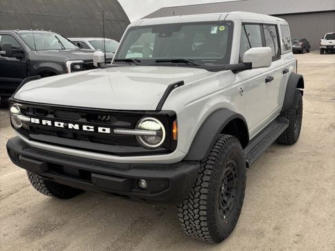 New 2026 Ford Bronco Outer Banks w/ Sasquatch Package image 3