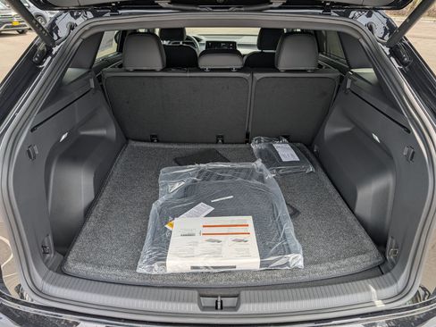 New 2026 Volkswagen Atlas Cross Sport SE AWD/4WD image 7