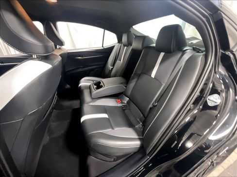 Used 2025 Toyota Camry SE image 15