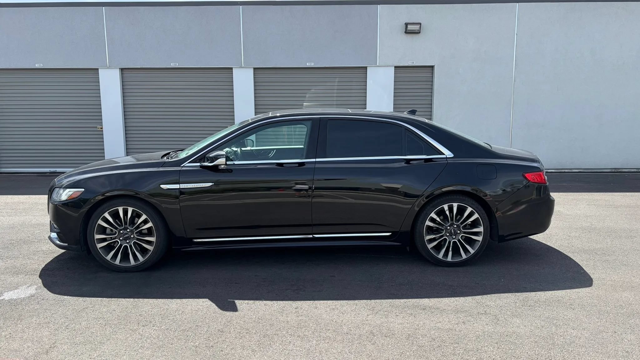 Used 2019 Lincoln Continental Select w/ Continental Climate Package AWD/4WD image 2