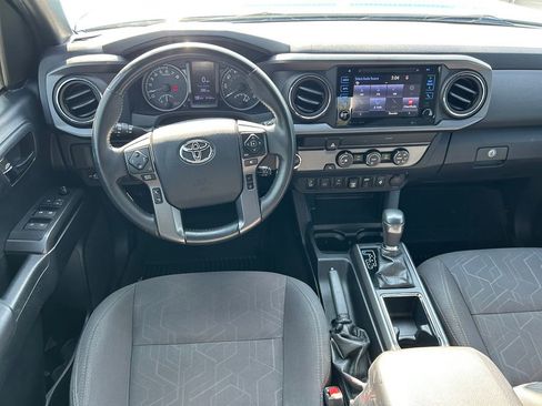 Used 2019 Toyota Tacoma TRD Sport w/ Technology Package image 17