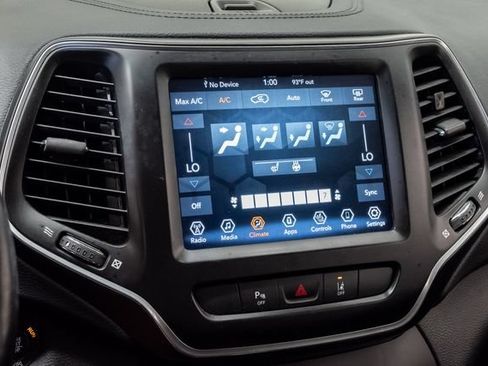 Used 2021 Jeep Cherokee Latitude Lux w/ Comfort/Convenience Group AWD/4WD image 18