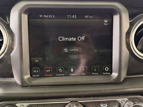 Used 2022 Jeep Wrangler Unlimited Sahara AWD/4WD image 18