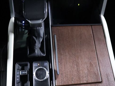 Used 2024 Toyota Sequoia Capstone AWD/4WD image 19