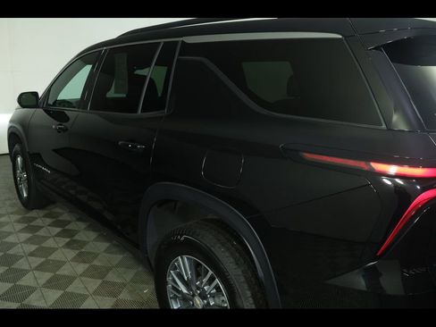 Used 2025 Chevrolet Traverse LT AWD/4WD image 18